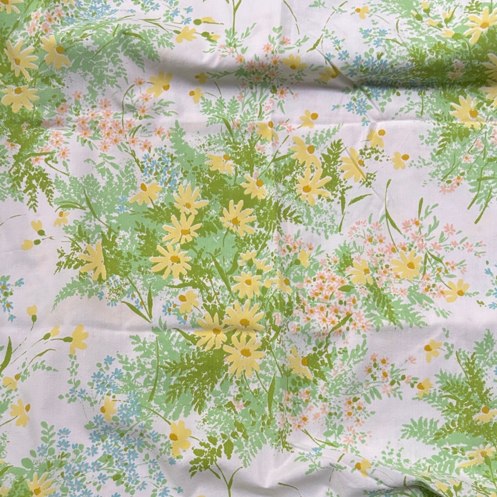 Vintage set of 2 Yellow Daisy‎ Floral Cotton pillowcases A5